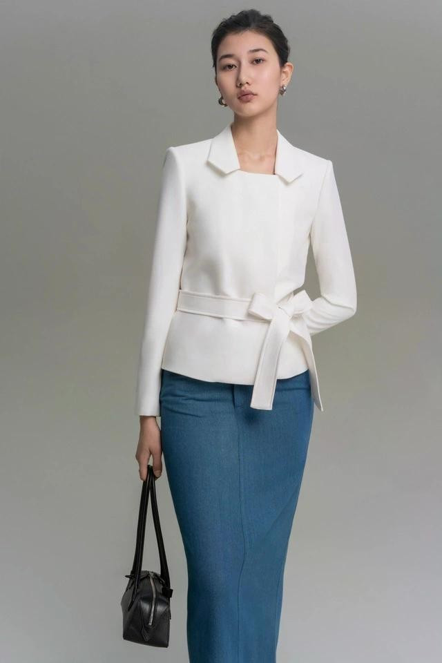 Sự dịu dàng làm nên vẻ quyến rũ lãng mạn cho bản phối trắng và xanh dương. ẢNH: HOBB