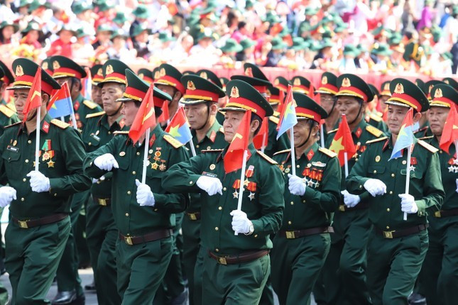 Các cựu chiến binh TPHCM tham gia diễu hành trong lễ kỷ niệm 50 năm Ngày Giải phóng miền Nam, thống nhất đất nước. Ảnh: Ngô Tùng Các cựu chiến binh TPHCM tham gia diễu hành trong lễ kỷ niệm 50 năm Ngày Giải phóng miền Nam, thống nhất đất nước. Ảnh: Ngô Tùng