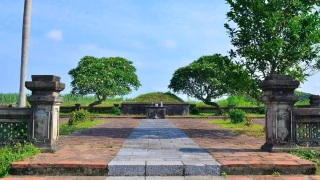 Lăng mộ vua Lê Túc Tông. ẢNH: PHÚC NGƯ