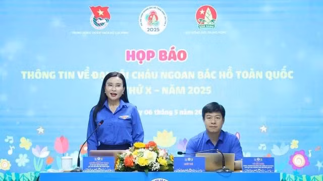 Chị Nguyễn Phạm Duy Trang và anh Lê Hải Long chủ trì buổi họp báo. ẢNH: ĐĂNG HẢI
