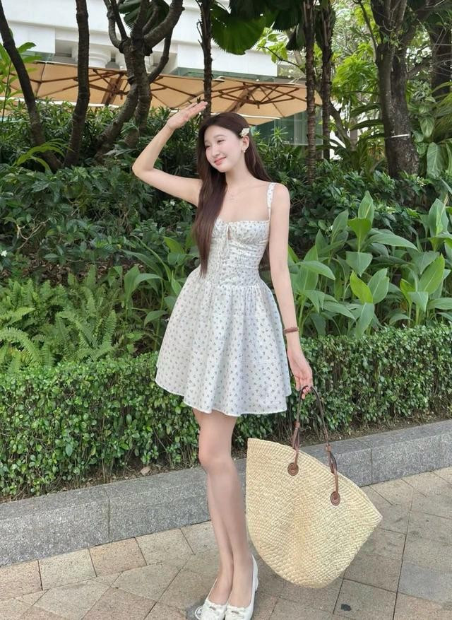 ẢNH: @CLOTHESBAR.VN ẢNH: @CLOTHESBAR.VN