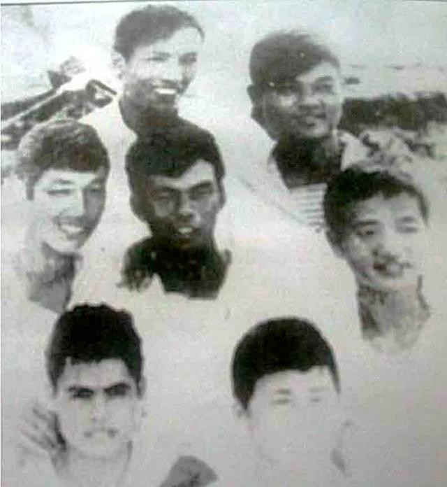 7 cán bộ chiến sĩ đảo Phan Vinh (Trường Sa) trôi dạt 8 ngày đêm trên biển, sau khi được tàu 641 tìm thấy và đưa về đảo. ẢNH: TƯ LIỆU QUÂN CHỦNG HẢI QUÂN 2ps.jpg
