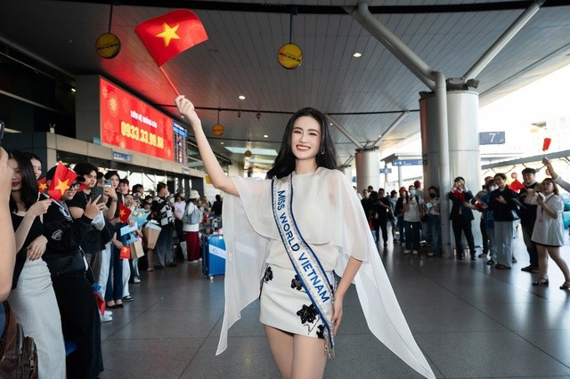 Ý Nhi cho biết cô đã chuẩn bị kỹ lưỡng để đi thi. Ý Nhi cho biết cô đã chuẩn bị kỹ lưỡng để đi thi.