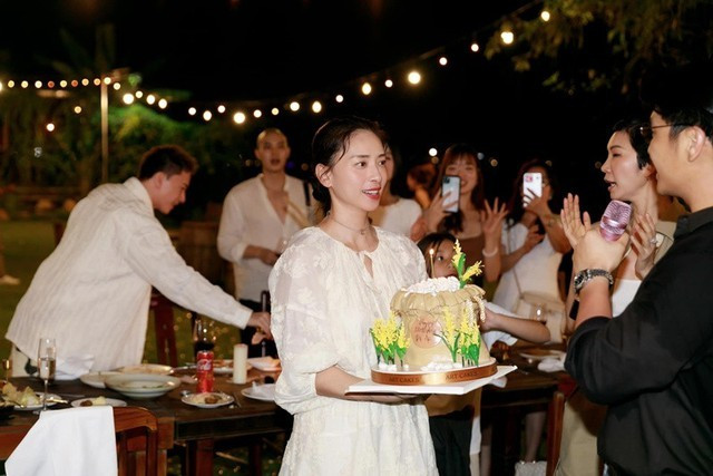 Cặp đôi dành thời gian cho gia đình sau khi cưới Cặp đôi dành thời gian cho gia đình sau khi cưới