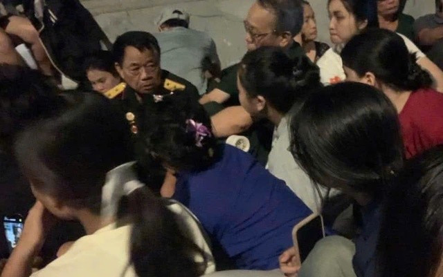 Nhóm sinh viên có hành động đẹp, nhường chỗ cho các cựu chiến binh Nhóm sinh viên có hành động đẹp, nhường chỗ cho các cựu chiến binh