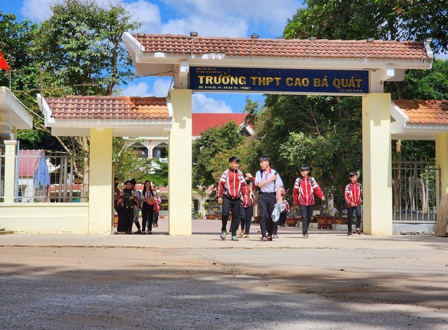 Trường THPT Cao Bá Quát nơi có nhiều học sinh "tự nguyện" xin nghỉ học trước kỳ thi tốt nghiệp THPT Trường THPT Cao Bá Quát nơi có nhiều học sinh "tự nguyện" xin nghỉ học trước kỳ thi tốt nghiệp THPT