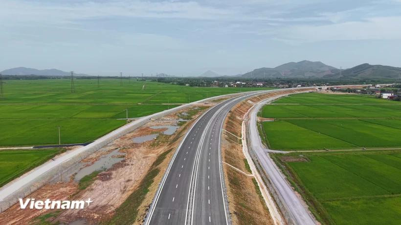 Một đoạn tuyến Dự án thành phần cao tốc Bắc-Nam phía Đông được thông xe và đưa vào khai thác. Ảnh: Việt Hùng/Vietnam+ dothi.jpg