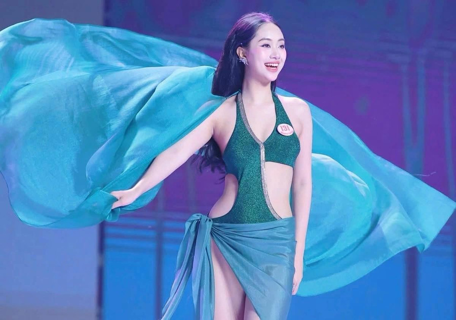 Cô sở hữu chiều cao 1,7m cùng số đo ba vòng lần lượt là 80-60-90cm. Nhờ từng có kinh nghiệm tham gia một số cuộc thi nhan sắc, Mai Phương tự tin trình diễn trên sân khấu, được khen có phong thái cuốn hút tại đêm chung khảo Hoa hậu Việt Nam. Ảnh: FBNV