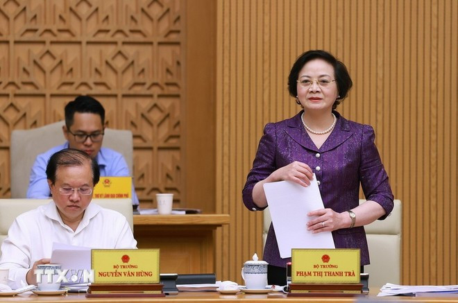 Bộ trưởng Bộ Nội vụ Phạm Thị Thanh Trà báo cáo về việc sắp xếp, tổ chức lại đơn vị hành chính các cấp và xây dựng mô hình chính quyền địa phương hai cấp. Ảnh: Dương Giang/TTXVN Bộ trưởng Bộ Nội vụ Phạm Thị Thanh Trà báo cáo về việc sắp xếp, tổ chức lại đơn vị hành chính các cấp và xây dựng mô hình chính quyền địa phương hai cấp. Ảnh: Dương Giang/TTXVN