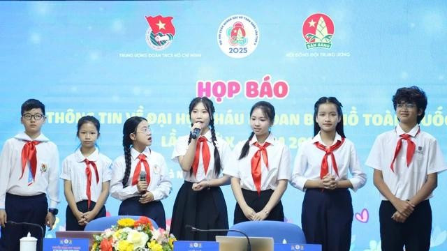 Các đại biểu thiếu nhi tiêu biểu của Hà Nội giao lưu tại chương trình. ẢNH: ĐĂNG HẢI Các đại biểu thiếu nhi tiêu biểu của Hà Nội giao lưu tại chương trình. ẢNH: ĐĂNG HẢI