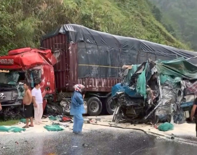 Hiện trường vụ tai nạn khiến 2 người thương vong. Ảnh. H. Yên Hiện trường vụ tai nạn khiến 2 người thương vong. Ảnh. H. Yên
