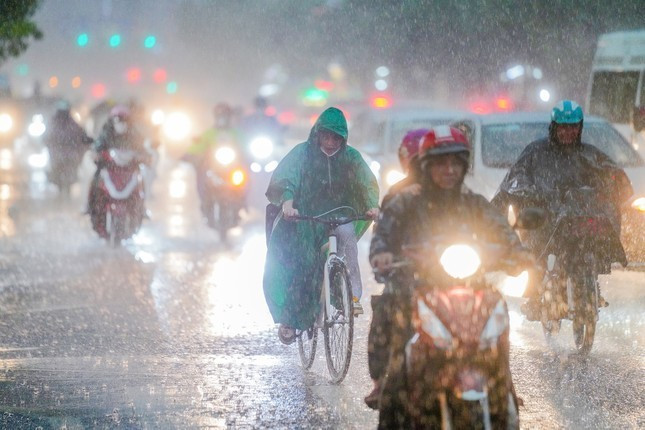 Nam Bộ có thể đón mưa từ chiều tối nay đến ngày mai (2/5). Nam Bộ có thể đón mưa từ chiều tối nay đến ngày mai (2/5).