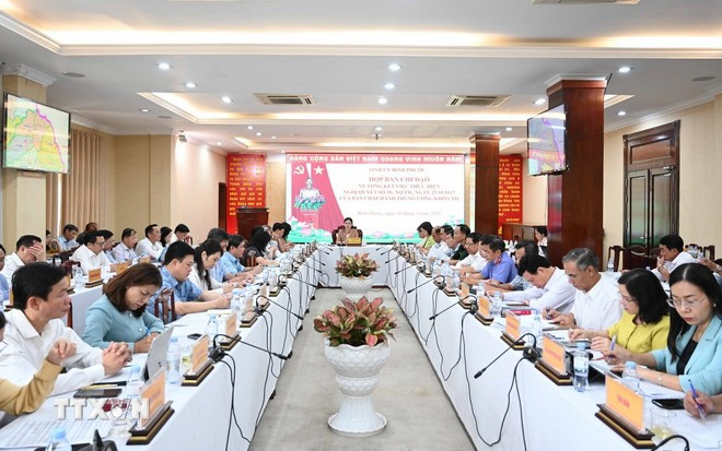 Tỉnh Bình Phước tổ chức họp Ban Chỉ đạo về tổng kết việc thực hiện Nghị quyết số 18 của Ban Chấp hành Trung ương khóa XII một số vấn đề về tiếp tục đổi mới, sắp xếp tổ chức bộ máy của hệ thống chính trị tinh gọn, hoạt động hiệu lực, hiệu quả. Ảnh: Đậu Tất Thành/TTXVN Tỉnh Bình Phước tổ chức họp Ban Chỉ đạo về tổng kết việc thực hiện Nghị quyết số 18 của Ban Chấp hành Trung ương khóa XII một số vấn đề về tiếp tục đổi mới, sắp xếp tổ chức bộ máy của hệ thống chính trị tinh gọn, hoạt động hiệu lực, hiệu quả. Ảnh: Đậu Tất Thành/TTXVN