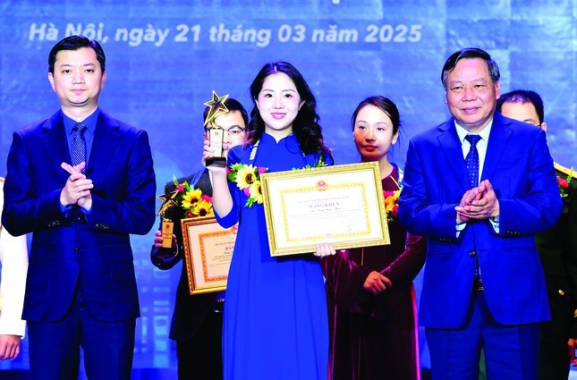 PGS. TS Trần Ngọc Mai nhận Giải thưởng Gương mặt trẻ tiêu biểu Thủ đô năm 2024. Ảnh: Xuân Tùng PGS. TS Trần Ngọc Mai nhận Giải thưởng Gương mặt trẻ tiêu biểu Thủ đô năm 2024. Ảnh: Xuân Tùng