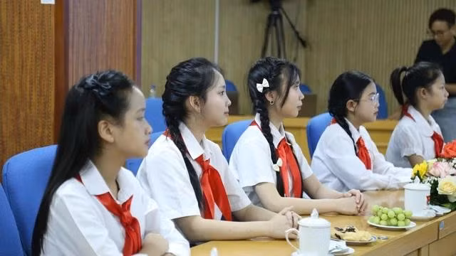 Đại biểu thiếu nhi Hà Nội sẽ tham dự đại hội đến tham gia buổi họp báo. ẢNH: ĐĂNG HẢI