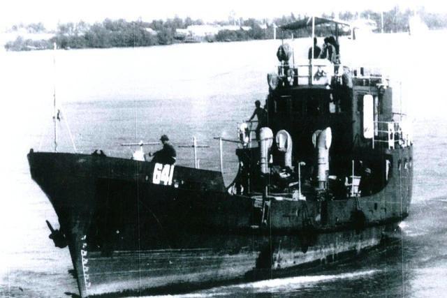 Tàu 641 (sau là HQ-671) xuất phát tìm kiếm cứu nạn 7 cán bộ, chiến sĩ đảo Phan Vinh trôi dạt, cuối tháng 10.1978. ẢNH: TƯ LIỆU QCHQ Tàu 641 (sau là HQ-671) xuất phát tìm kiếm cứu nạn 7 cán bộ, chiến sĩ đảo Phan Vinh trôi dạt, cuối tháng 10.1978. ẢNH: TƯ LIỆU QCHQ