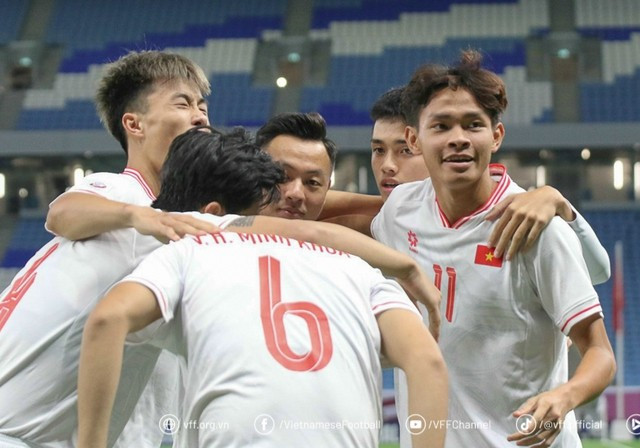 U23 Việt Nam nhiều thuận lợi trong cuộc đua giành vé tham dự VCK U23 châu Á 2026. U23 Việt Nam nhiều thuận lợi trong cuộc đua giành vé tham dự VCK U23 châu Á 2026.