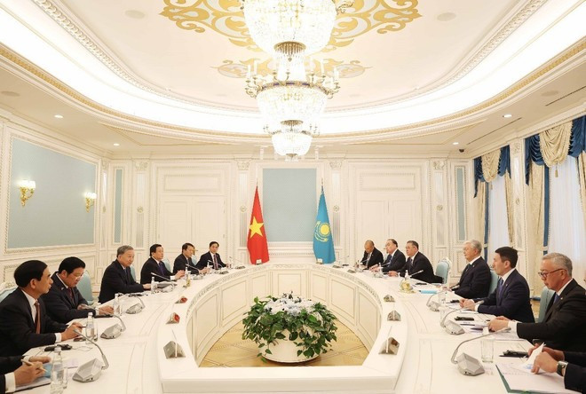 Tổng Bí thư Tô Lâm và Tổng thống Kazakhstan Kassym-Jomart Tokayev hội đàm cấp Nhà nước. (Ảnh: Thống Nhất/TTXVN) Tổng Bí thư Tô Lâm và Tổng thống Kazakhstan Kassym-Jomart Tokayev hội đàm cấp Nhà nước. (Ảnh: Thống Nhất/TTXVN)
