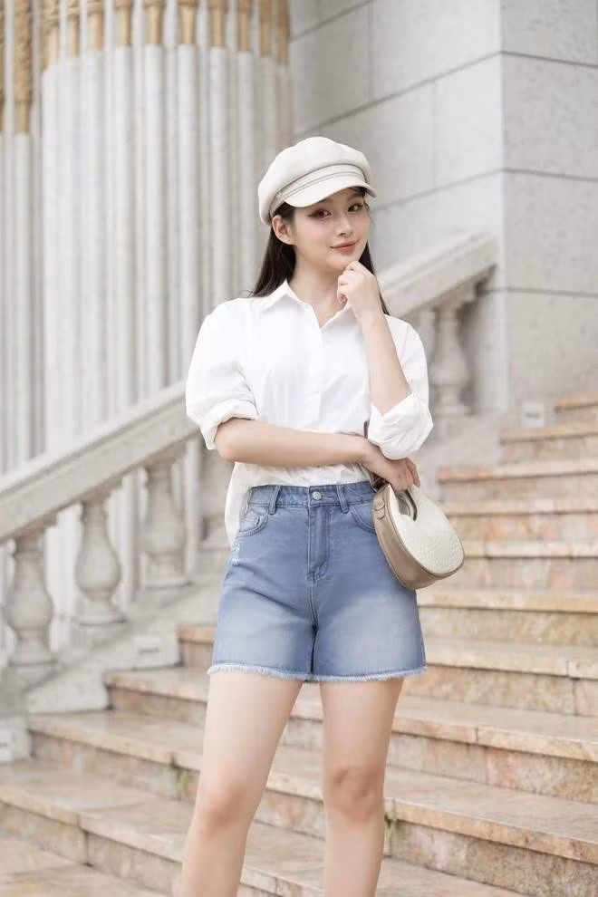 Khi mùa hè đến, áo sơ mi phối cùng quần shorts trở thành công thức "đỉnh cao" cho những ai muốn vừa mát mẻ vừa sành điệu. ẢNH: @NONEUF.DESIGN VÀ ẢNH: CARDINA