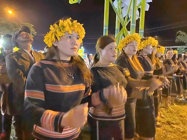 Vào mùa lễ hội dã quỳ - núi lửa Chư Đăng Ya