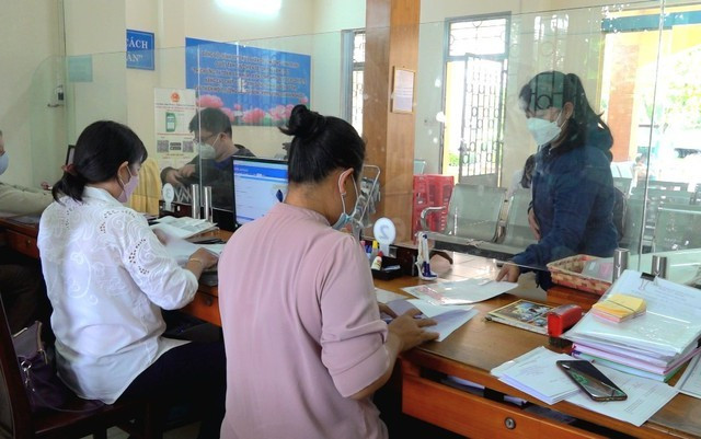 Bộ Nội vụ khuyến khích các đối tượng thuộc nhóm dôi dư nghỉ việc trước thời điểm kết thúc lộ trình sắp xếp bộ máy (Ảnh chỉ có tính minh họa) Bộ Nội vụ khuyến khích các đối tượng thuộc nhóm dôi dư nghỉ việc trước thời điểm kết thúc lộ trình sắp xếp bộ máy (Ảnh chỉ có tính minh họa)