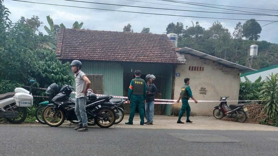Hiện trường vụ việc đang được cơ quan chức năng phong tỏa để phục vụ điều tra 2thithe.png