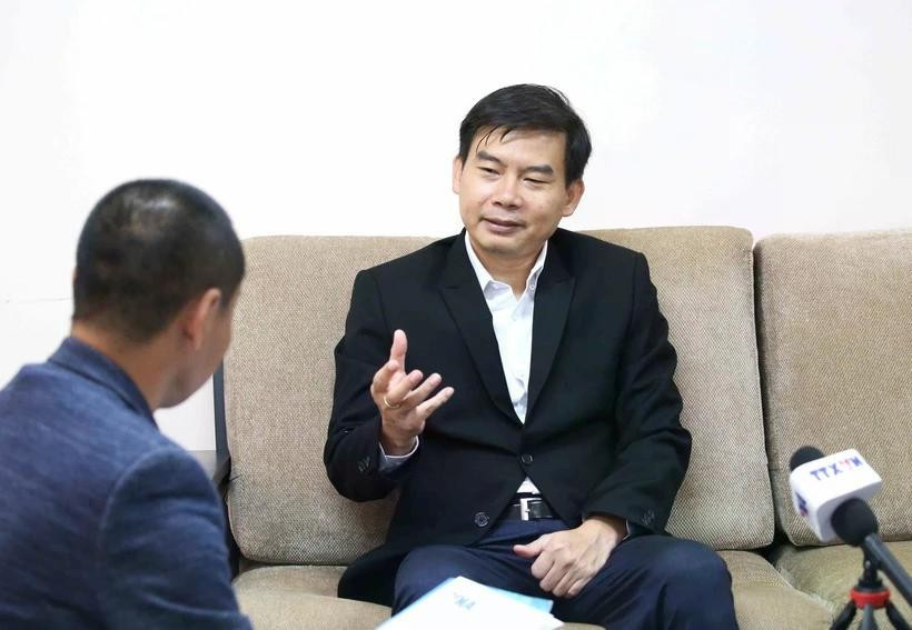 Tiến sỹ Chheang Vannarith - Phó Tổng Thư ký, Trưởng nhóm Cố vấn Quốc hội Vương quốc Campuchia - trả lời phỏng vấn phóng viên TTXVN. Ảnh: Quang Anh/TTXVN tiensi.jpg