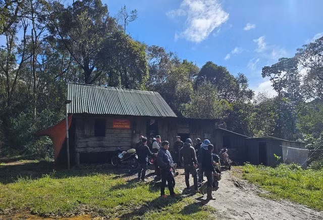 Một chốt trực của lực lượng kiểm lâm và người dân nhận giao khoán bảo vệ rừng Bidoup - Núi Bà.