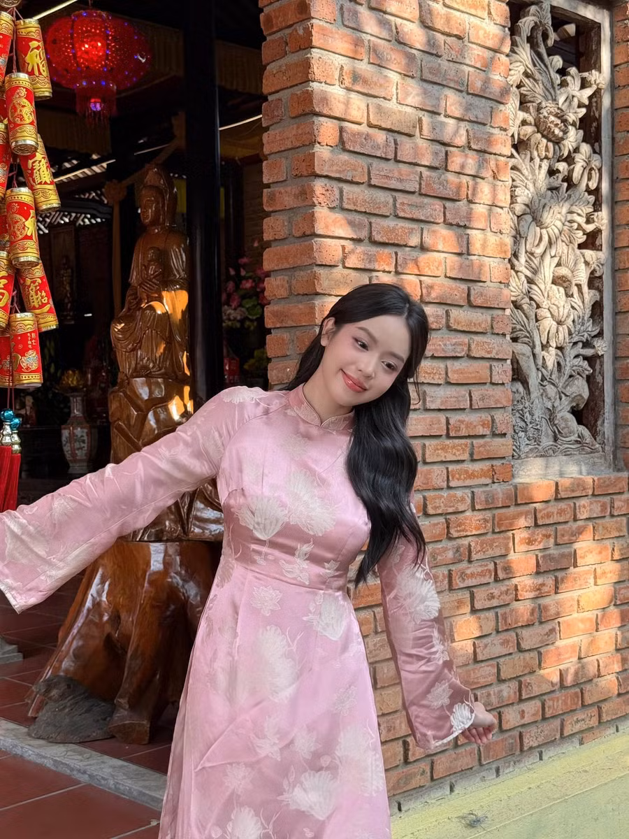 2024 là năm đáng nhớ với Thanh Thủy khi cô trở thành người đẹp Việt Nam đầu tiên đăng quang Hoa hậu Quốc tế. Người đẹp dành thời gian ăn Tết cùng gia đình, trước khi bận rộn trở lại với cương vị đương kim Miss International.