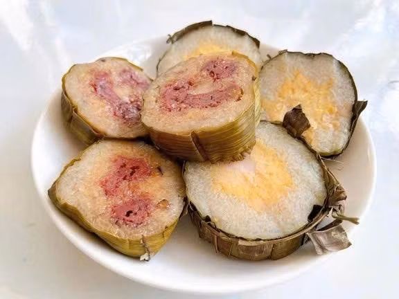 Bánh tét nhân chuối nhà Thơ gói. ẢNH: KIM NGỌC NGHIÊN