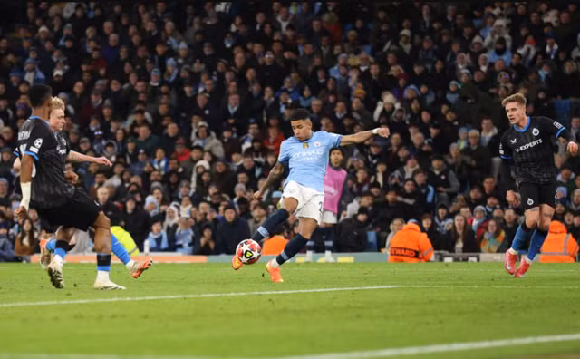 Savinho trở thành người hùng với bàn ấn định chiến thắng 3-1