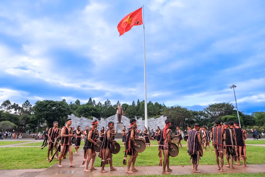 Ngày hội Văn hóa các dân tộc tỉnh Gia Lai lần thứ I diễn ra tại Quảng trường Đại Đoàn Kết là hoạt động ý nghĩa kỷ niệm 80 năm Ngày Bác Hồ gửi thư cho Đại hội các dân tộc thiểu số miền Nam họp tại Pleiku.