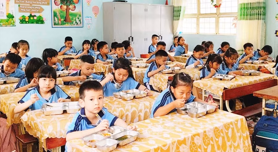 Trường Tiểu học Trần Quốc Toản (phường Diên Hồng) quan tâm công tác bán trú và bữa ăn học đường. Ảnh: ĐVCC