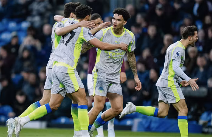 Man City mừng lên ngôi đỉnh bảng