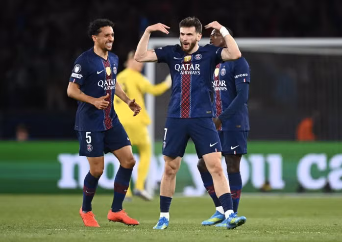 Khvicha Kvaratskhelia ghi dấu ấn bằng bàn gỡ đẳng cấp