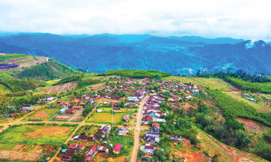 Sương sớm giăng nhẹ trên miền sơn cước Vĩnh Sơn. Ảnh: Đoan Ngọc