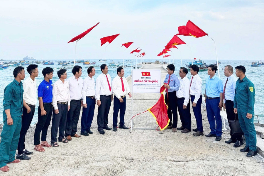 Xã khánh thành công trình “Đường cờ Tổ quốc” chào mừng Đại hội Đảng bộ xã Nhơn Châu lần thứ I, nhiệm kỳ 2025-2030.