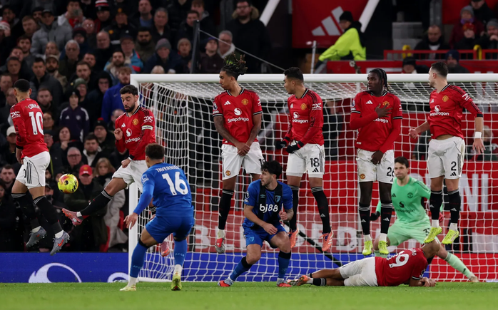 Bournemouth ghi liên tiếp hai bàn