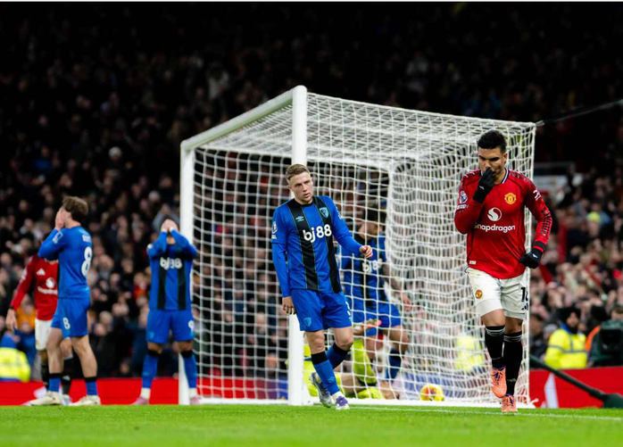 Casemiro mang lại lợi thế cho 'Quỷ đỏ' cuối hiệp một