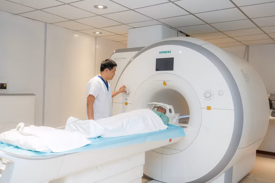 Hệ thống máy móc, thiết bị hiện đại trong chẩn đoán, điều trị ung thư. Ảnh: Internet