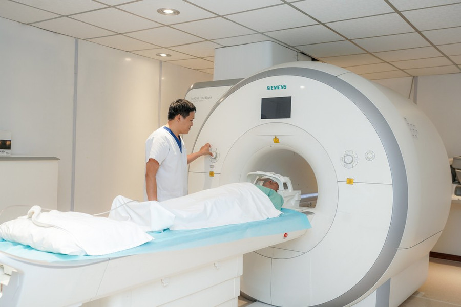 Hệ thống máy móc, thiết bị hiện đại trong chẩn đoán, điều trị ung thư. Ảnh: Internet