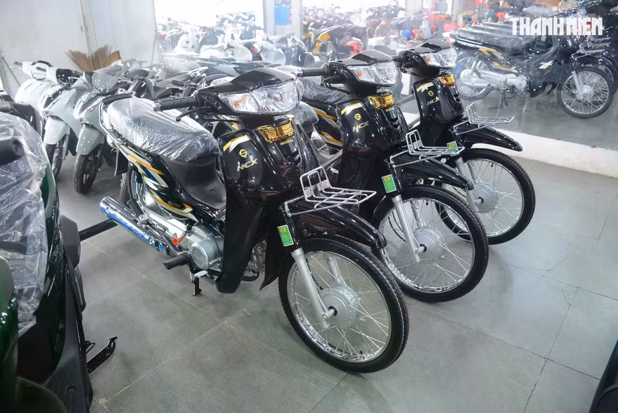 Campuchia là một trong số ít quốc gia trên thế giới sản xuất, phân phối Dream với tên gọi Honda Dream NCX. Ảnh: B.H