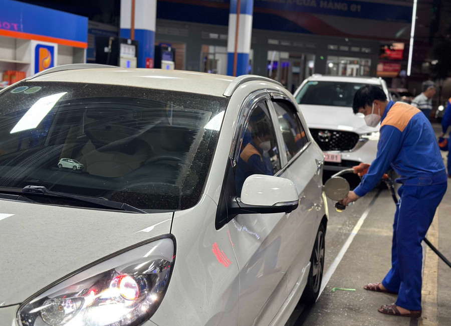 Theo lộ trình thay thế xăng khoáng truyền thống, xăng sinh học E10 sẽ được bán trên cả nước từ giữa năm 202. Ảnh: G.B