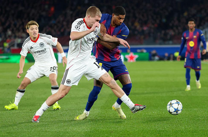 Marcus Rashford vào sân và tạo sự khác biệt