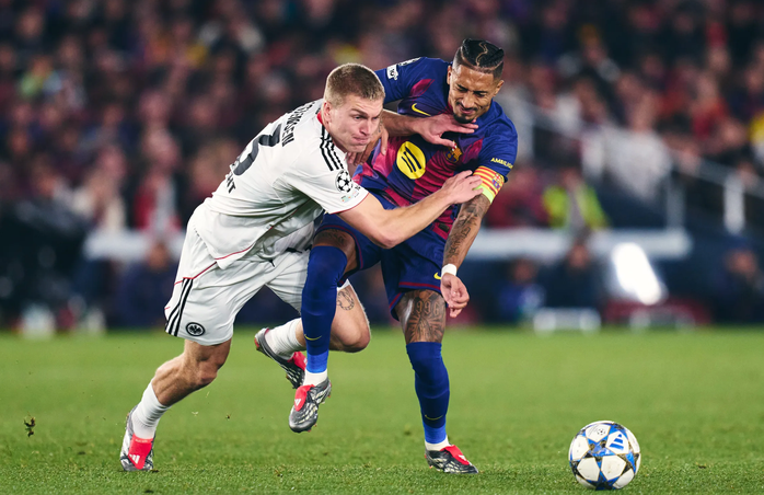 Một ngày kém duyên của các chân sút chủ nhà