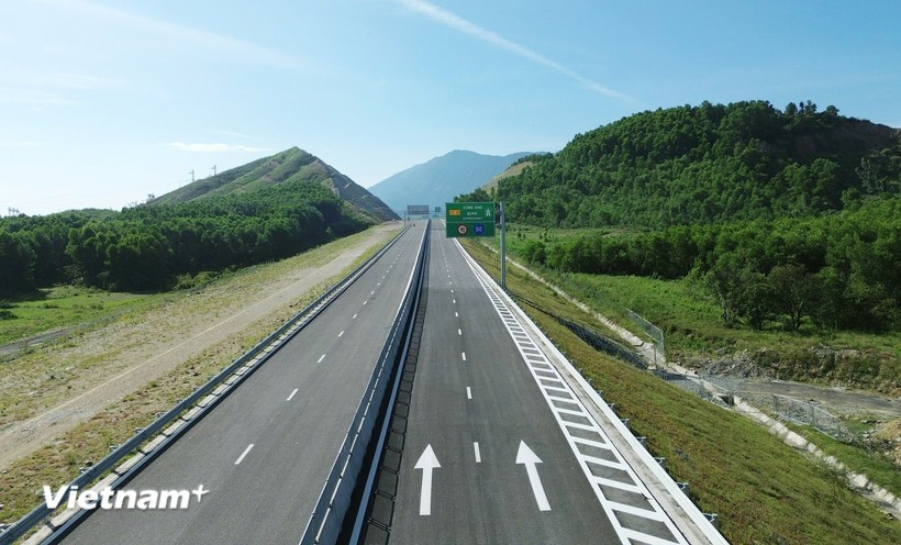 Dự án thành phần cao tốc Vũng Áng-Bùng thuộc tuyến cao tốc Bắc-Nam phía Đông đã được hoàn thành vào dịp 19/8/2025. (Ảnh: Khánh Hùng/Vietnam+)
