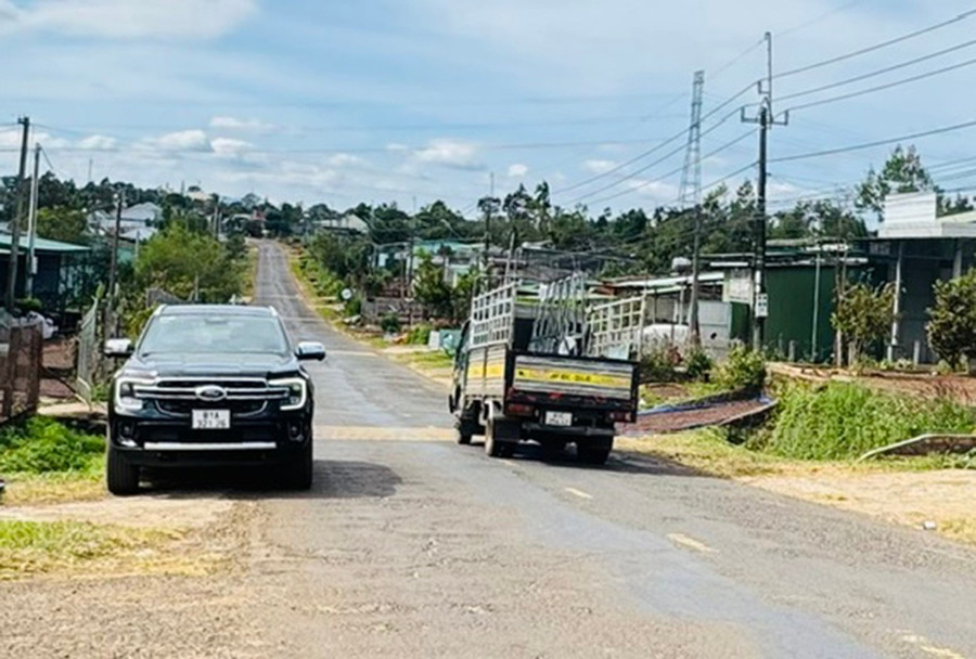 Tiêu chí giao thông được xã Chư Păh xác định là xương sống thúc đẩy phát triển kinh tế - xã hội. Ảnh: Đinh Yến