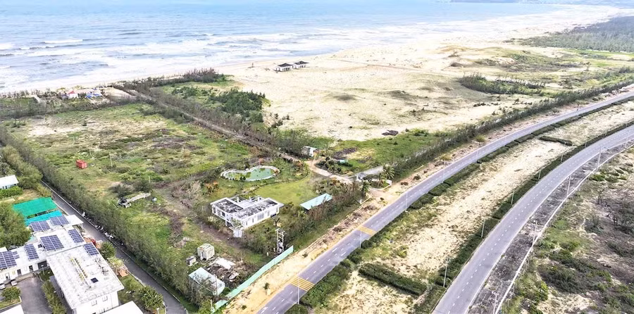 Dự án khu du lịch Phương Mai Bay Resort của Công ty Cổ phần Phương Mai Bay đã hết thời hạn thực hiện, nhưng vẫn còn dang dở. Ảnh: T.Sỹ