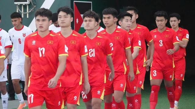 Phi Hoàng (17) và Minh Phúc (21) chơi ngày càng hay. ẢNH: VFF