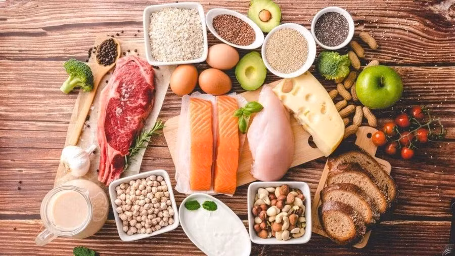 Ngoài duy trì chế độ ăn 90-30-50, hãy ngừng ăn vặt và duy trì các hoạt động thể chất giúp giảm cân nhanh đón Tết (ảnh minh họa).